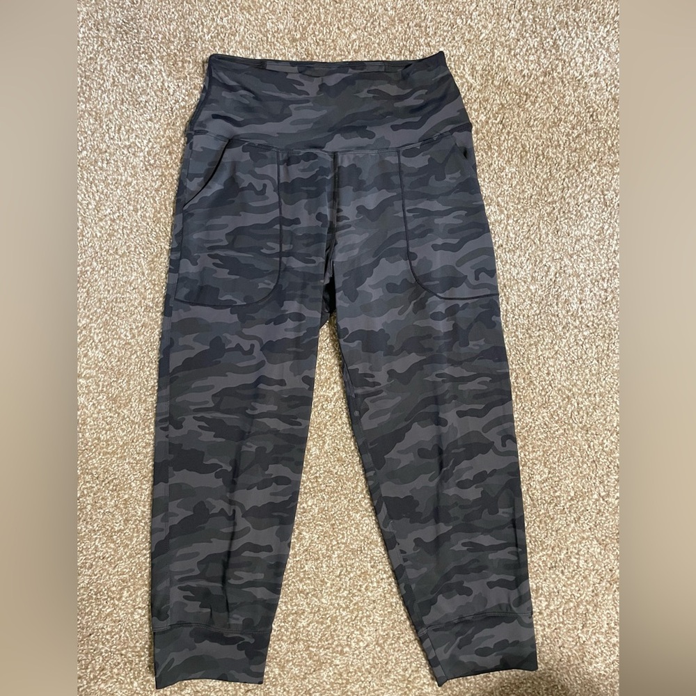 Women’s Camo Print Joggers